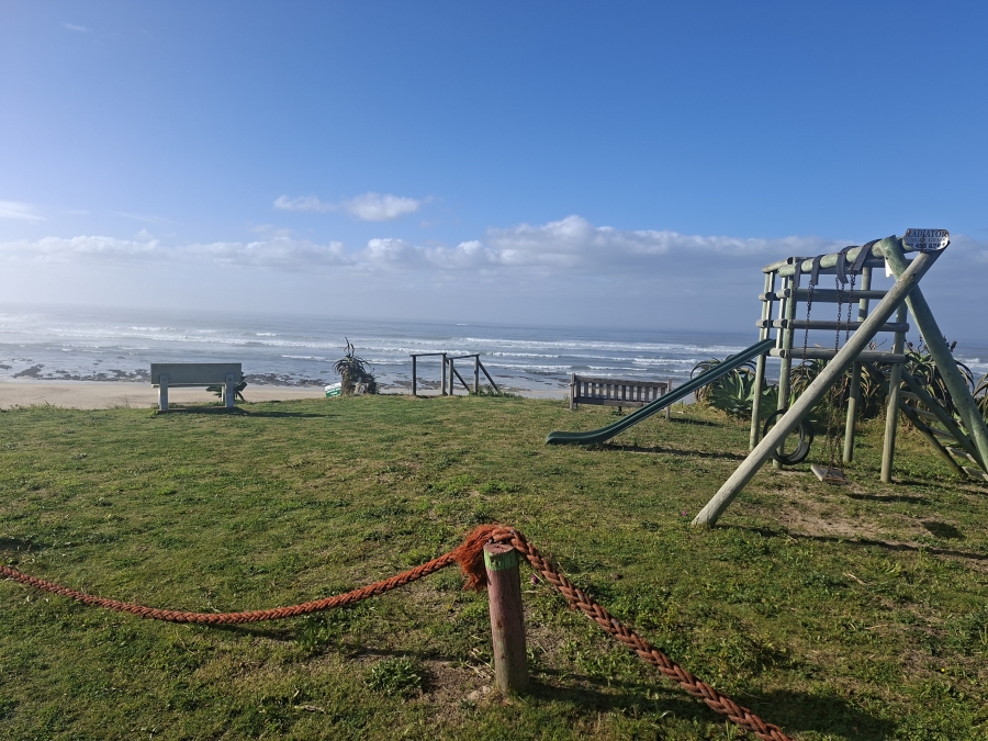4 Bedroom Property for Sale in Paradise Beach Eastern Cape